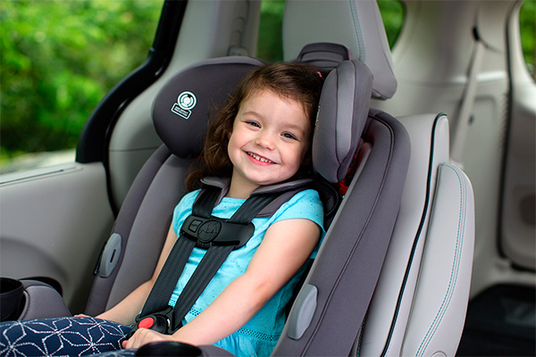 Bebé en silla de auto
